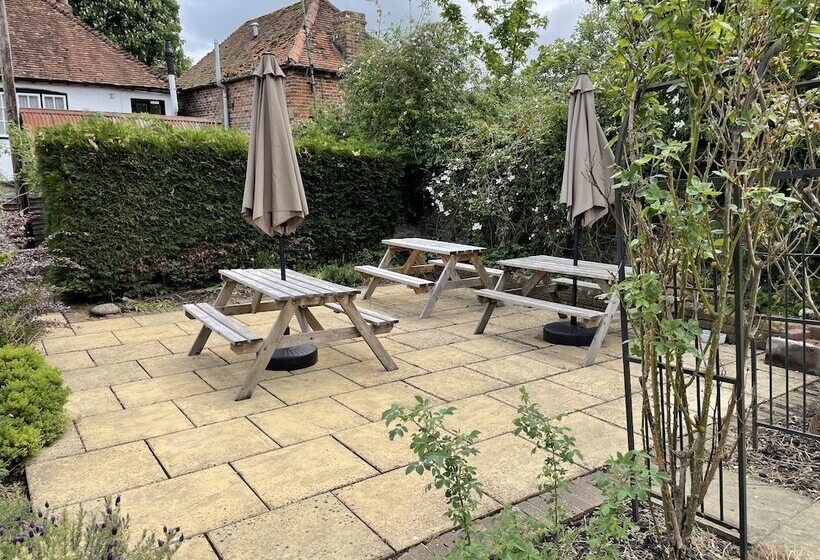 مبيت وإفطار The Swan Inn