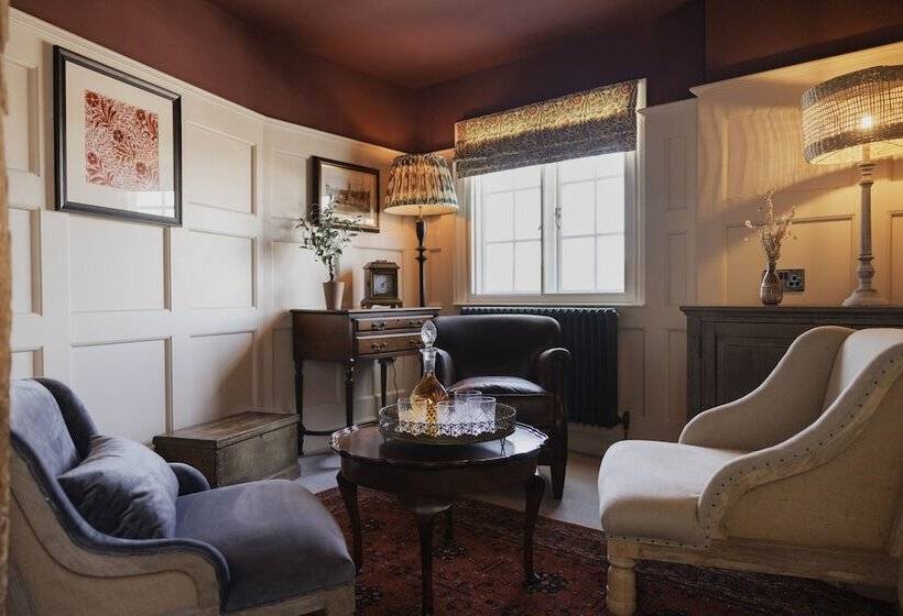 בית מלון כפרי The George & Dragon