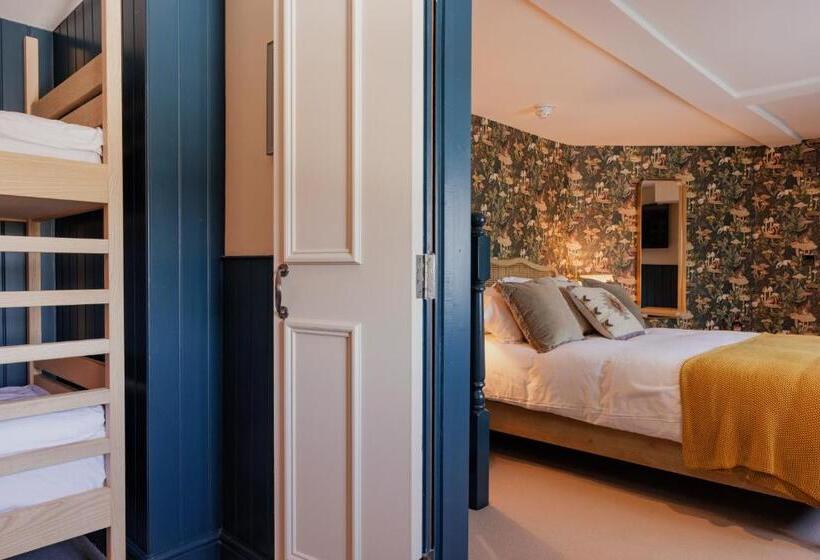 בית מלון כפרי The George & Dragon