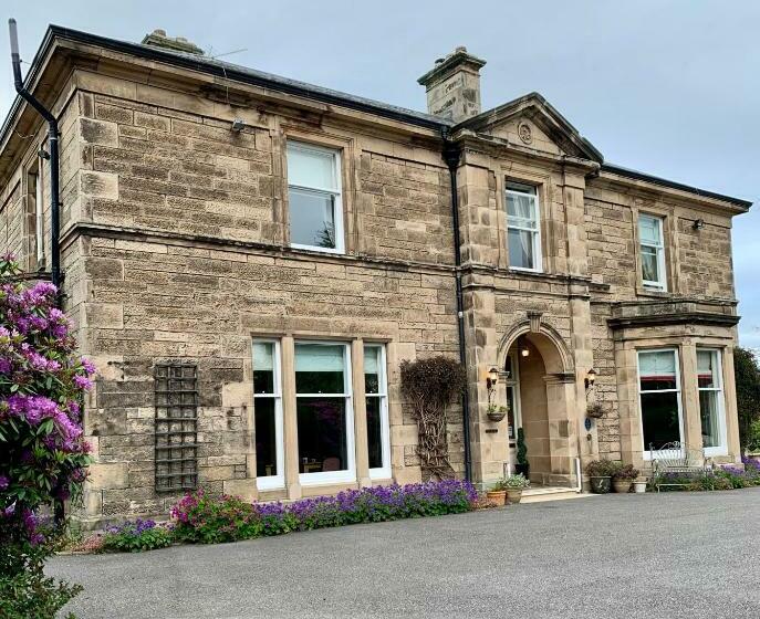 پانسیون The Pines Guest House