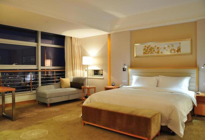 Hotel Qingdao Grand New Century