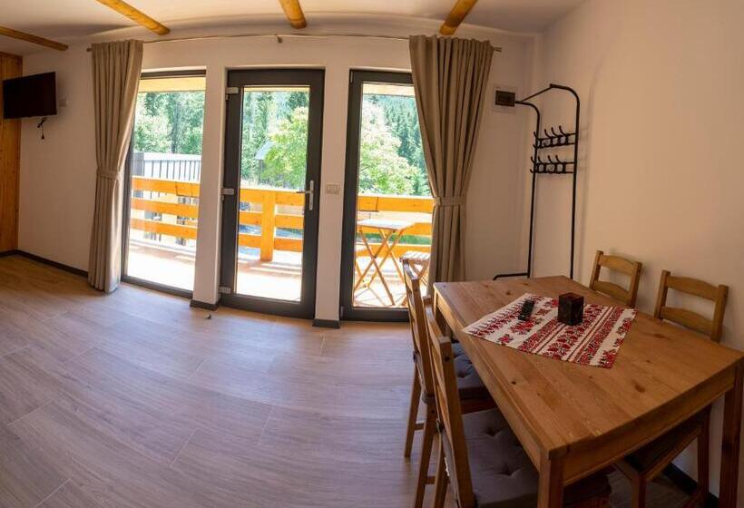 تختخواب و صبحانه Casa Izvorul Negru Moisei