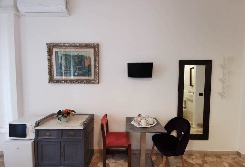 پانسیون Affittacamere Sciacchithouse