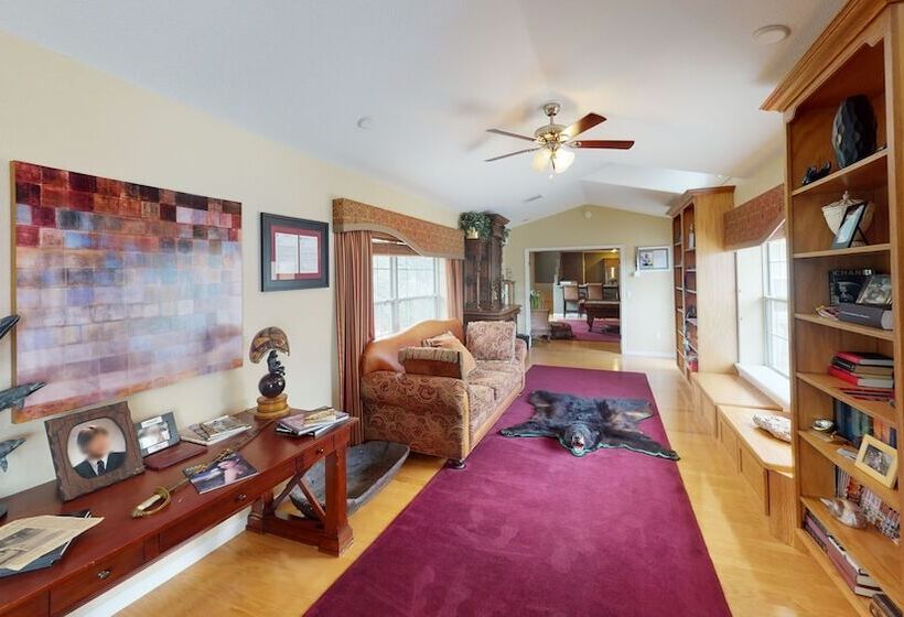 Exquisite Mountain Mansion Entire Home