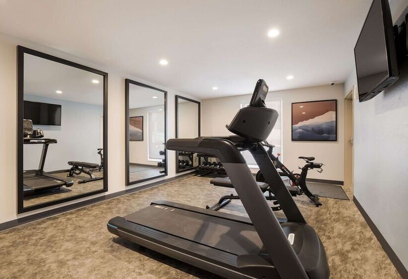 هتل Everhome Suites Corona