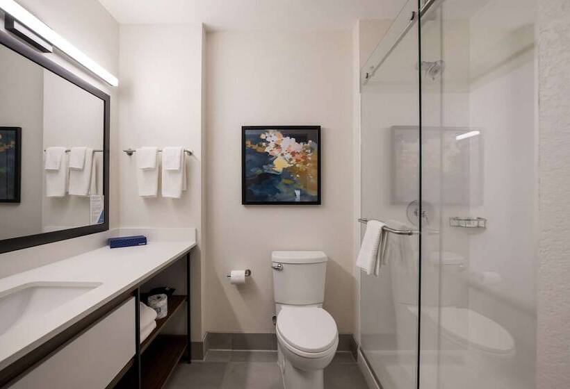 هتل Everhome Suites Corona