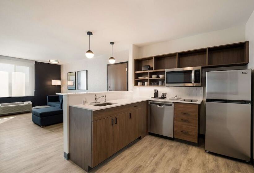 هتل Everhome Suites Corona