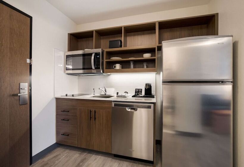 هتل Everhome Suites Corona