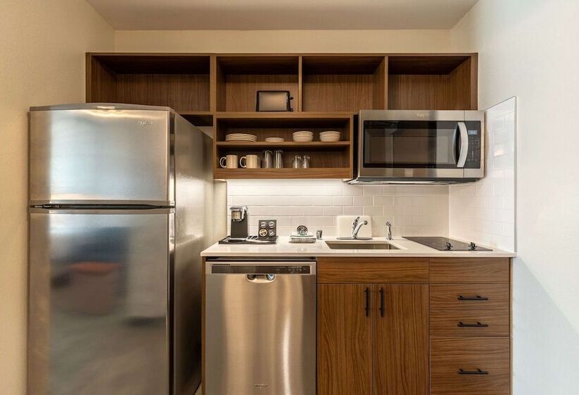 هتل Everhome Suites Corona