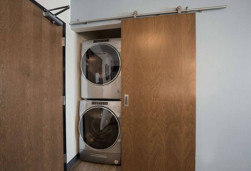 هتل Everhome Suites Corona