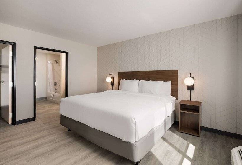 هتل Everhome Suites Corona