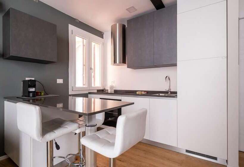 Mazzini Elegant Apartment By Wonderful Italy