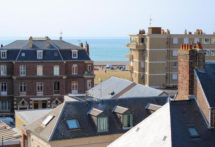 هتل La Tour Aux Crabes Près De La Plage