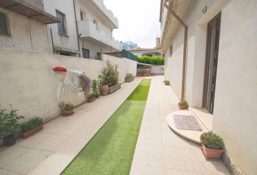 مبيت وإفطار White Bike Rooms