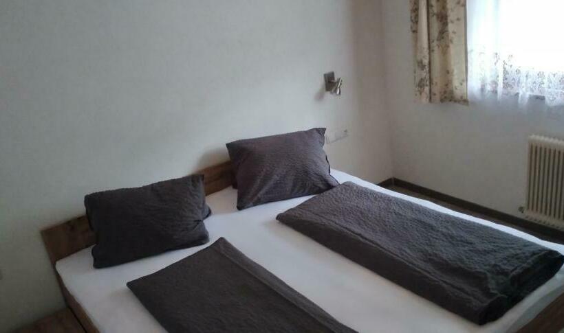 Bed and Breakfast Pension Steiner, Matrei Am Brenner !!no Late Check In,no Breakfast!!