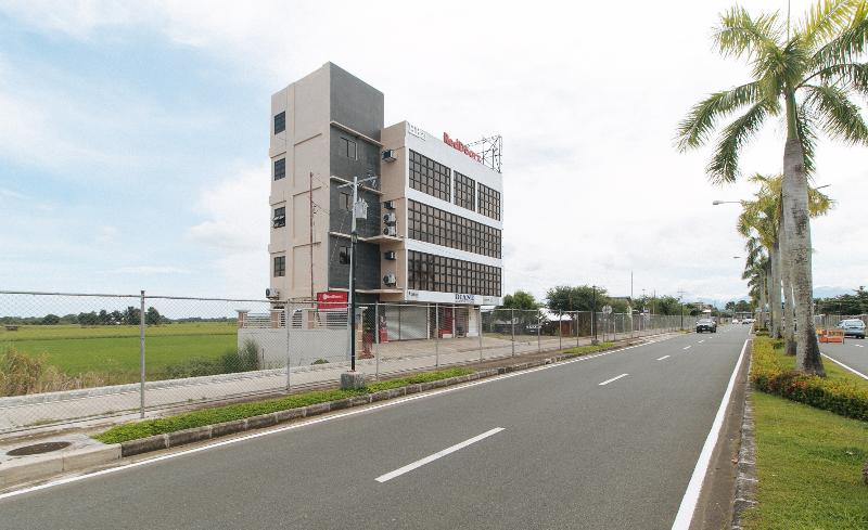 هتل Reddoorz Near Iloilo International Airport