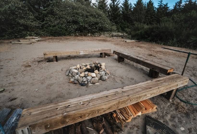 فندق Surfcrest Resort