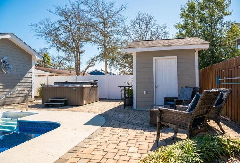 Barbee Beach House By Oak Island Accommodations