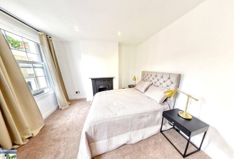 Charming 2 Bed House In London