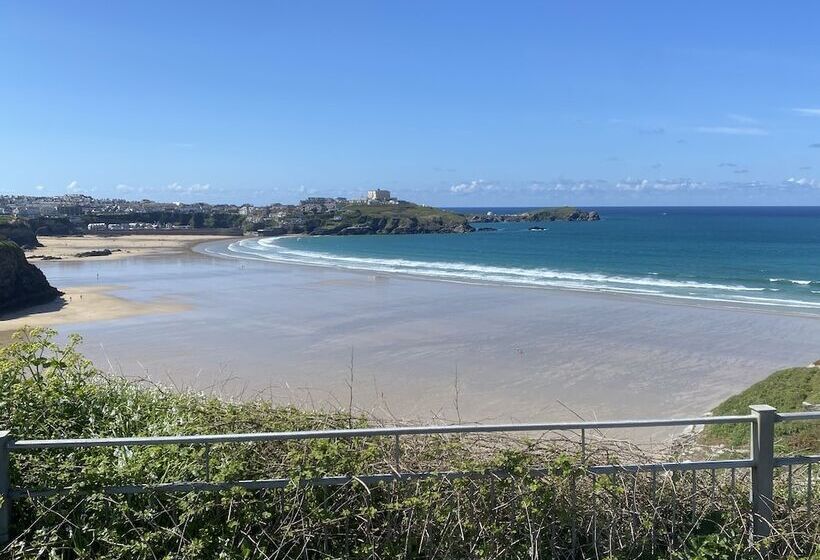 Stunning Cliff Edge Apartment In Newquay