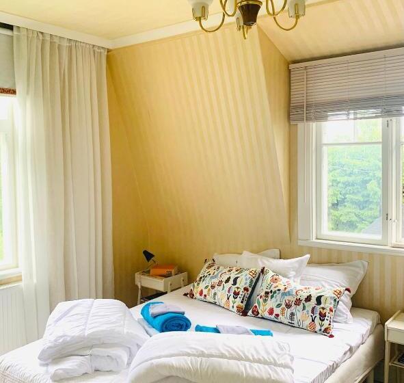 تختخواب و صبحانه Hemma Hos Jeanette & Micke På Peresgården