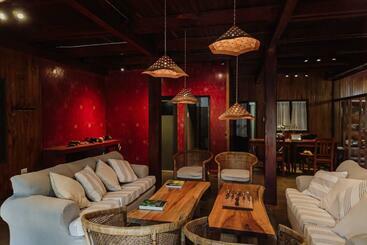 هتل Overo Lodge & Selva