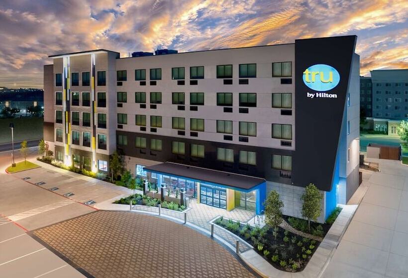 هتل Tru By Hilton San Antonio At The Rim, Tx