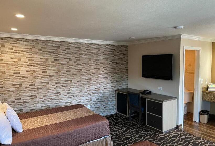 בית מלון כפרי Walnut Inn & Suites West Covina