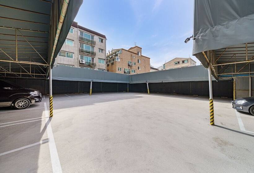 مُتل Brown Dot Hotel Geomdan