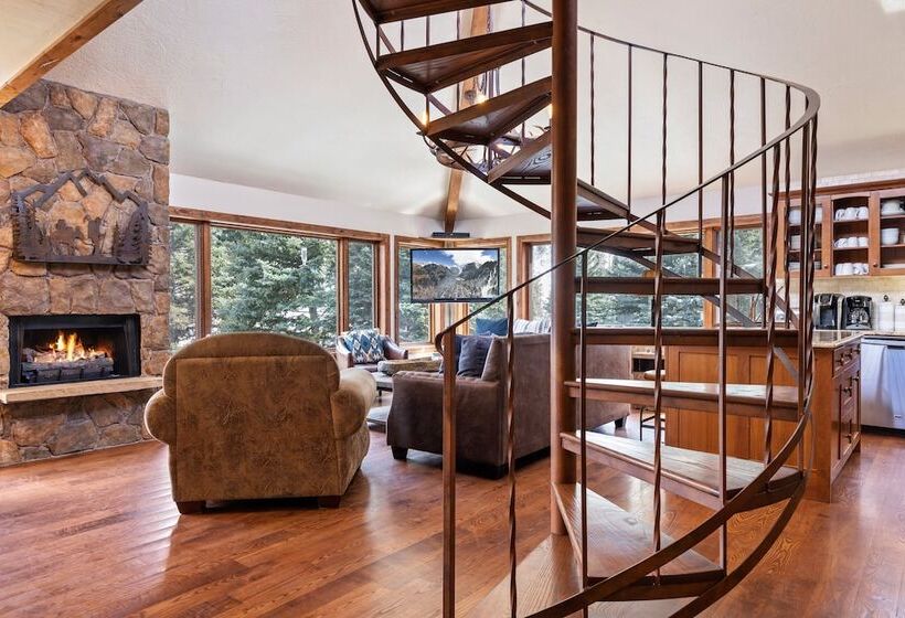 Ghostriders 11 By Avantstay Top Floor Condo W/ Large Patio & Mountain Views!