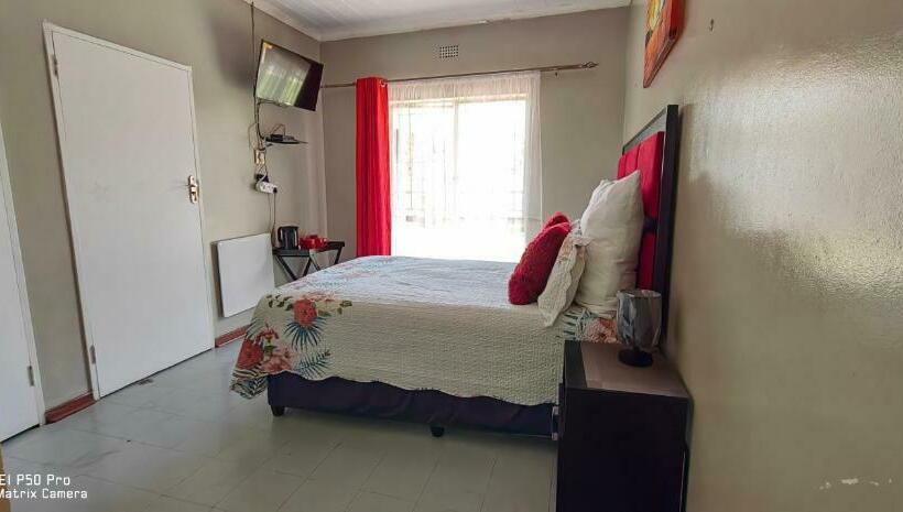 پانسیون 016 Guest House