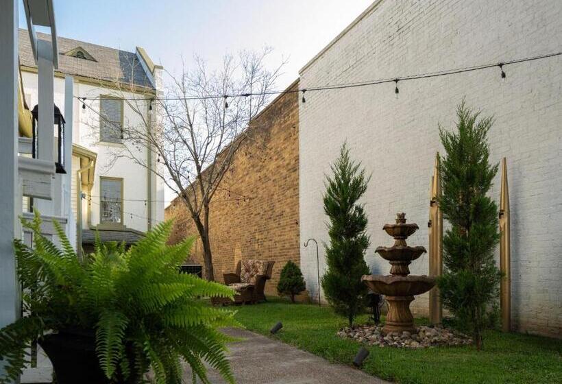 住宿加早餐  Magnolia Manor And Chapel