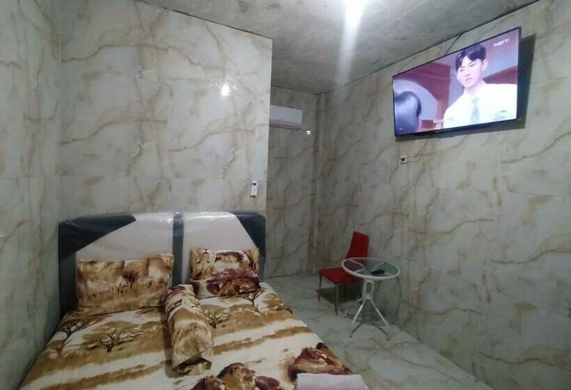 هتل Near Grosir Stono 2
