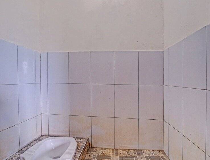 ホテル Oyo 91201 Larasati Homestay Pantai Klayar