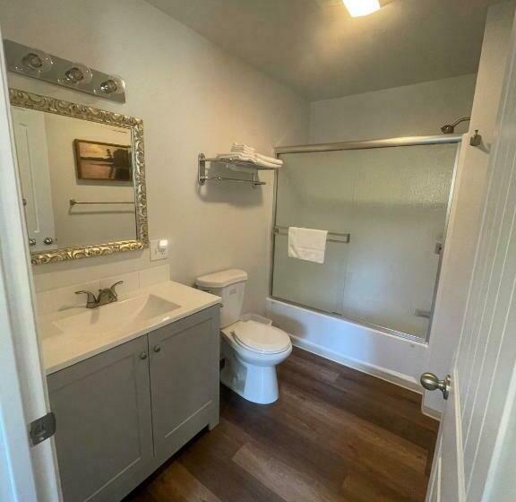 호텔 Riverfront Lodging