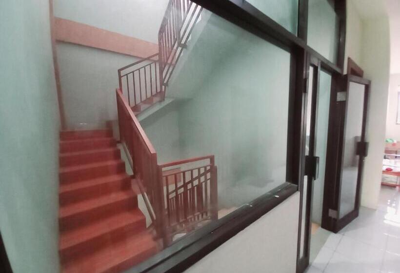 هتل Spot On 91336 Guesthouse Tarumanegara