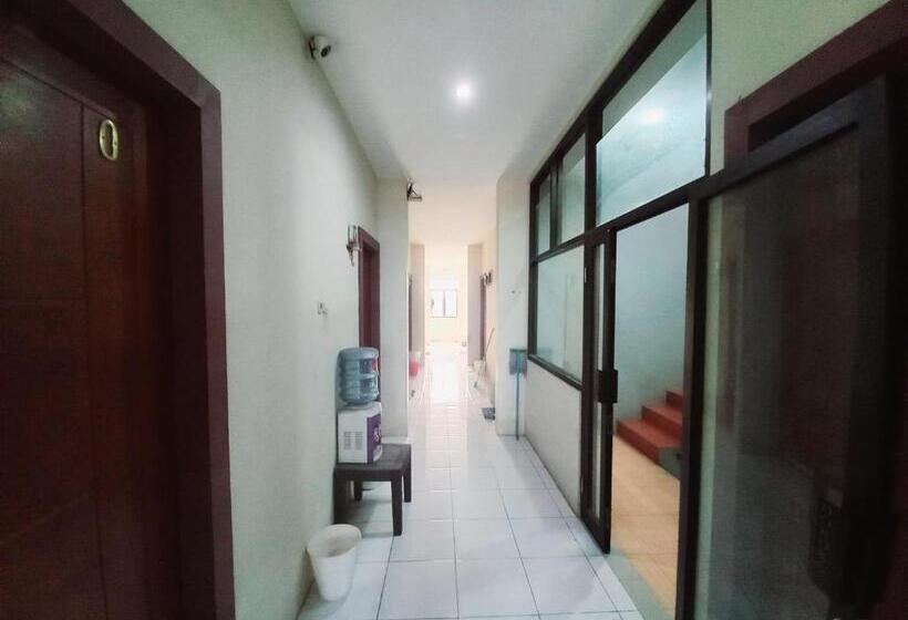 هتل Spot On 91336 Guesthouse Tarumanegara