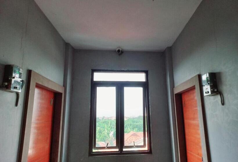 هتل Spot On 91336 Guesthouse Tarumanegara