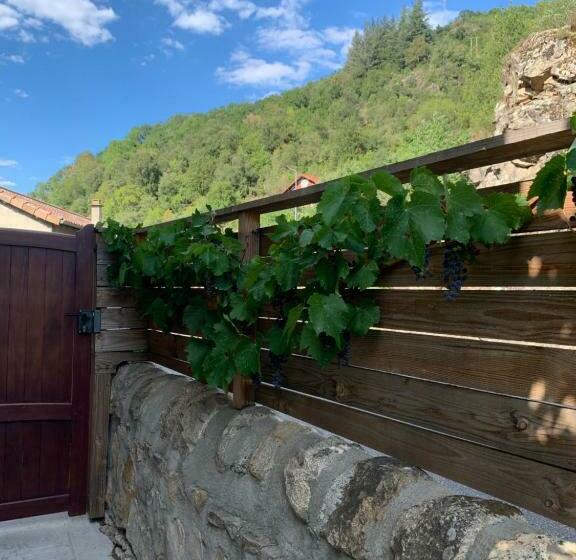 تختخواب و صبحانه Petit Coin De Paradis