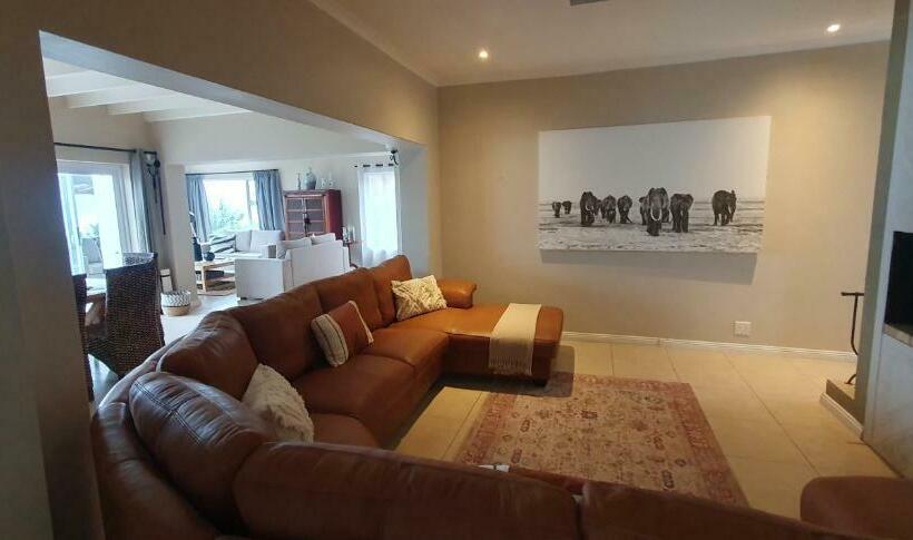 פנסיון Beachview Guest Suites Port Elizabeth