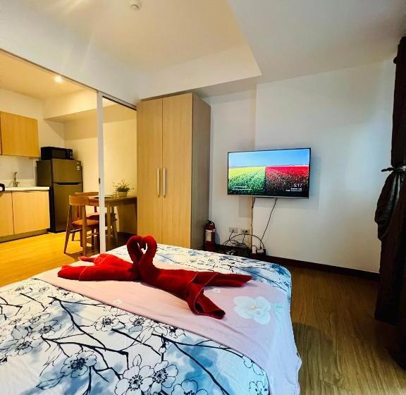 Azure Pool View W/ Netflix & Wifi Boracay Tower