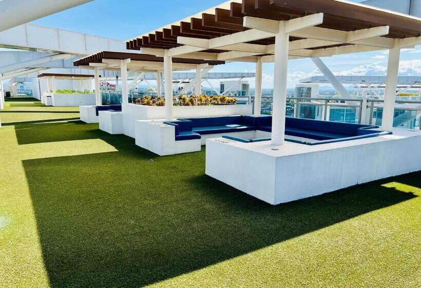 Azure Pool View W/ Netflix & Wifi Boracay Tower