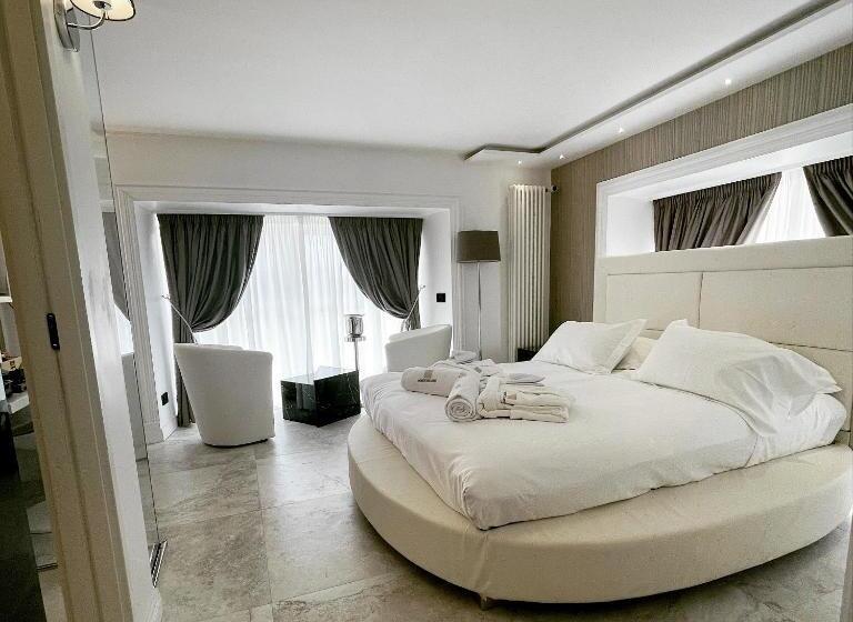 تختخواب و صبحانه Domus De Cinti