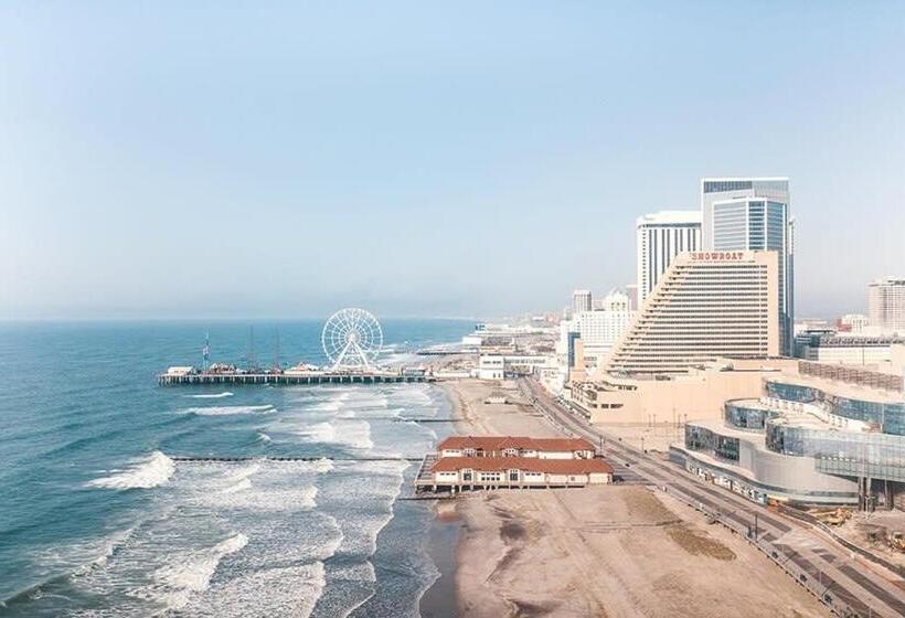 Two Adjacent Spacious Cozysuites On The Boardwalk