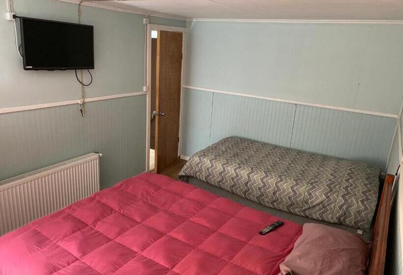 مبيت وإفطار World S End Hostal