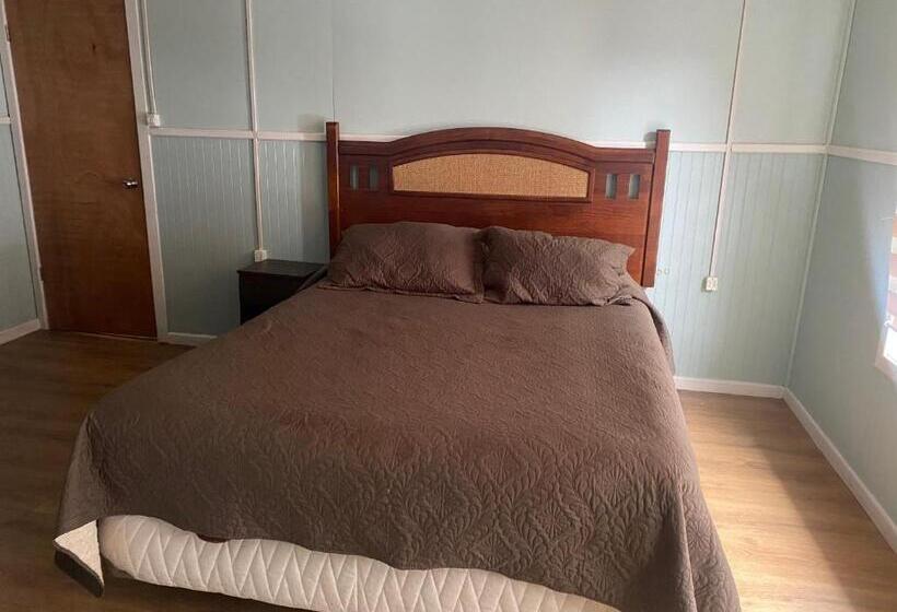 مبيت وإفطار World S End Hostal