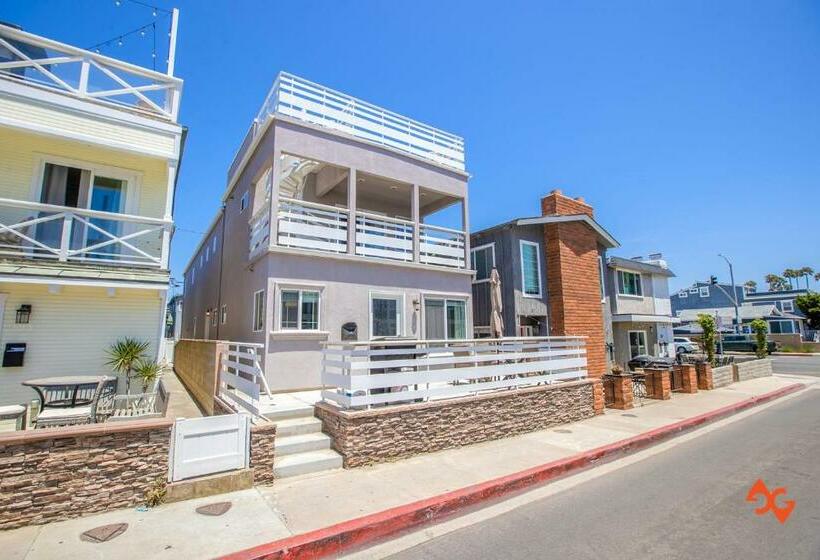 Family Friendly Beach House I Oceanview Roof Deck