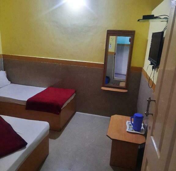 هتل Spot On 93244 Y R Tourist Home