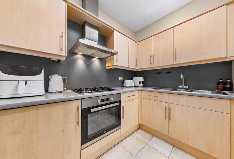 Battersea Bridge Ultra Central London One Bedroom Apartment 10 Mins Walk To Kings Road Chelsea