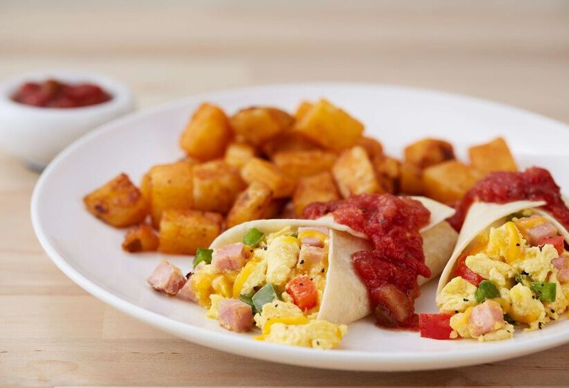 בית מלון כפרי Drury Inn & Suites Cincinnati Sharonville